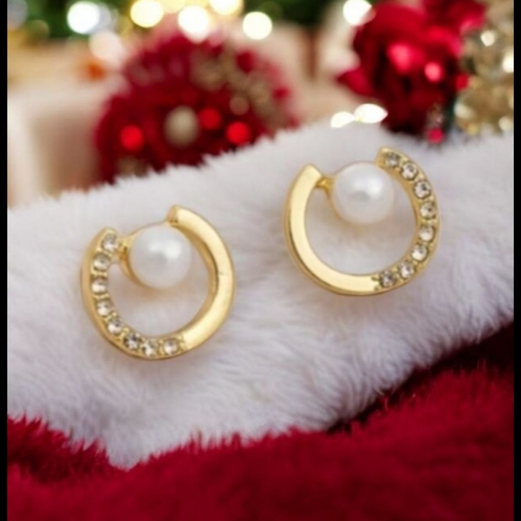 18k Gold Plated and Pearl Earrings - Picture 2 of 6